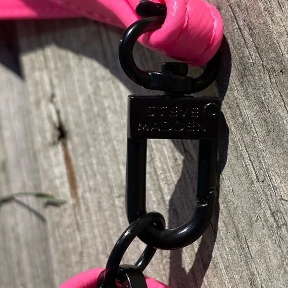 Hot pink clutch - Picture 7 of 8